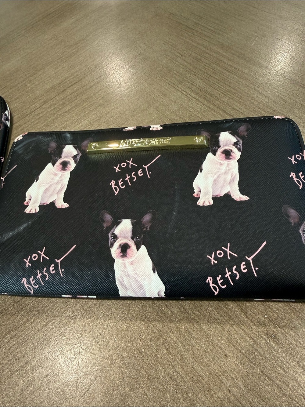Betsey Johnson French Bull Dog Wristlet Wallet Gold Logo Bar removable strap - Picture 3 of 7